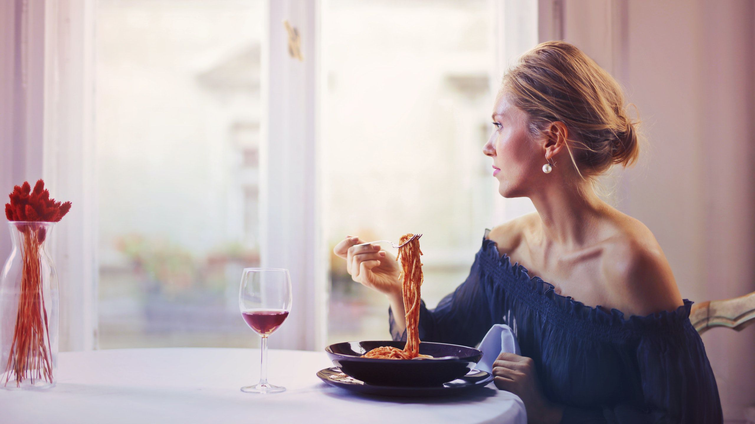 Villa-Buonanno-Napoli-donna-ristorante